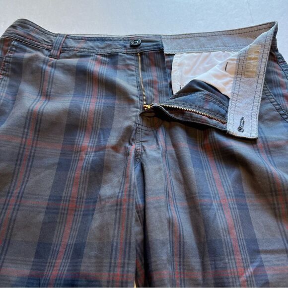 Columbia Men's Shorts Gray and Blue Plaid w/red stripe Size 34X10 - Picture 7 of 11